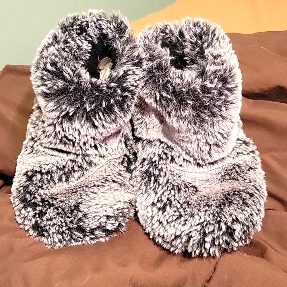 Cat & Jack Girls Slippers size LG 9/10